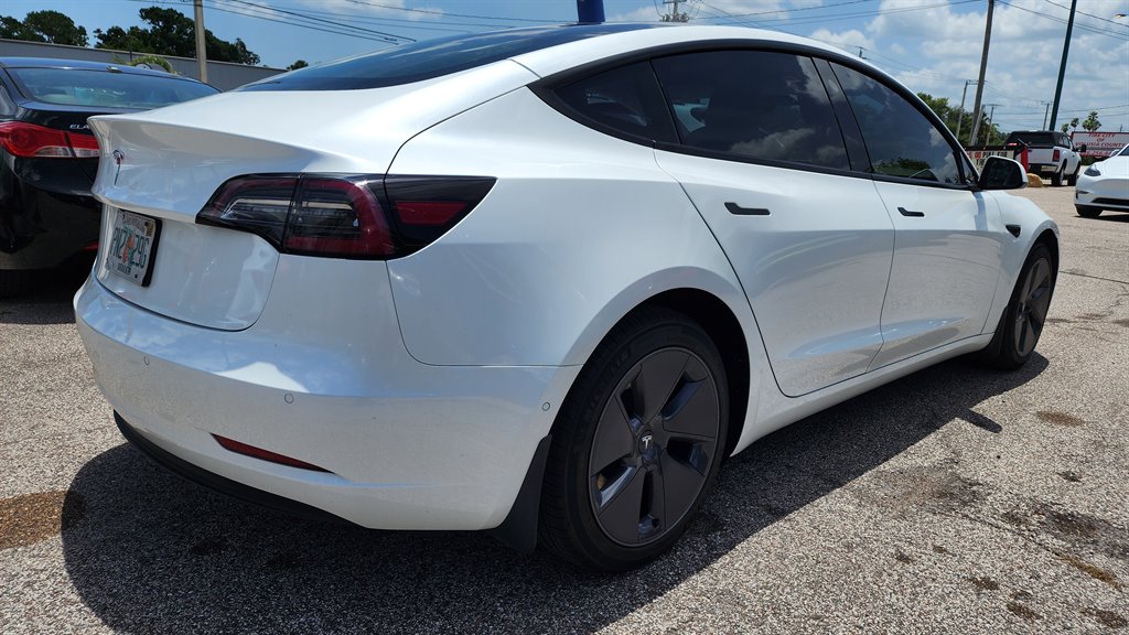 2021 Tesla Model 3 Standard Range Plus photo 6