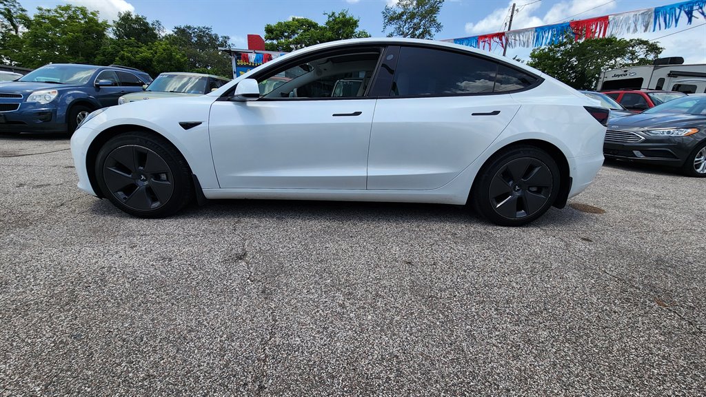2021 Tesla Model 3 Standard Range Plus photo 3