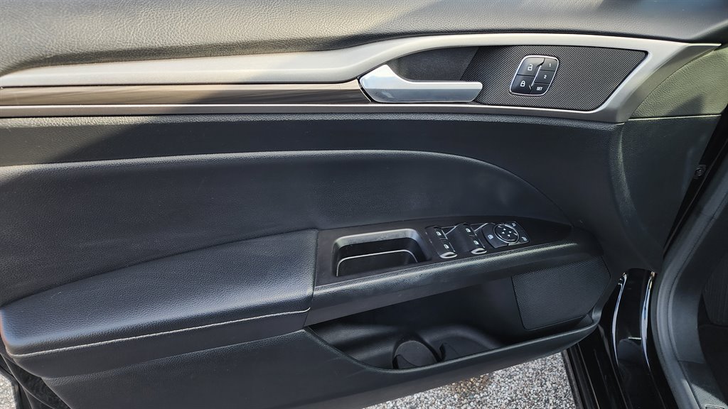 2017 Ford Fusion SE photo 7