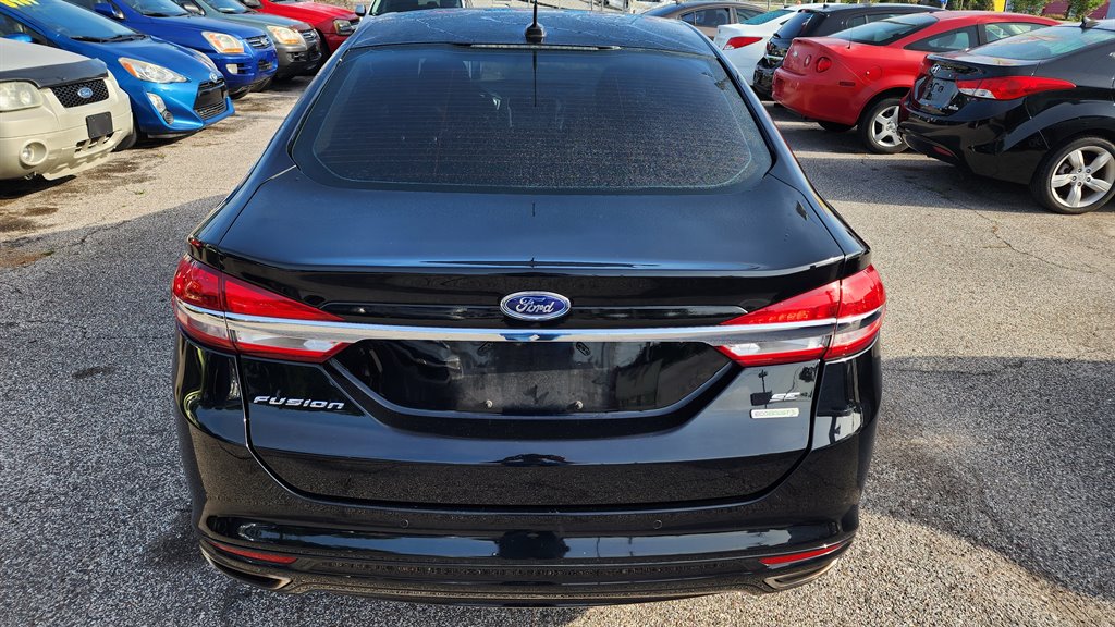 2017 Ford Fusion SE photo 6
