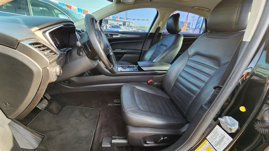 2017 Ford Fusion SE photo 10