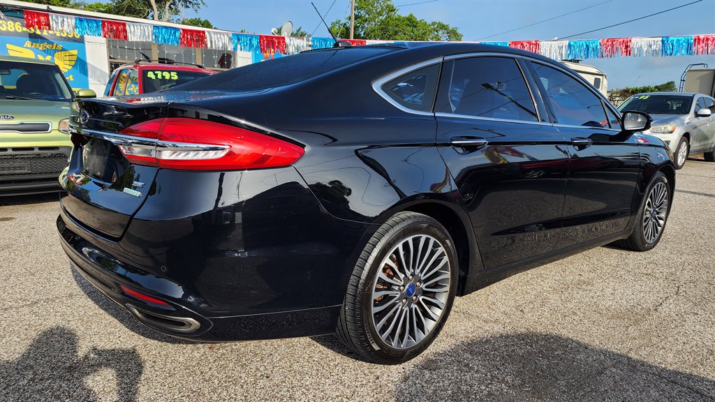 2017 Ford Fusion SE photo 3