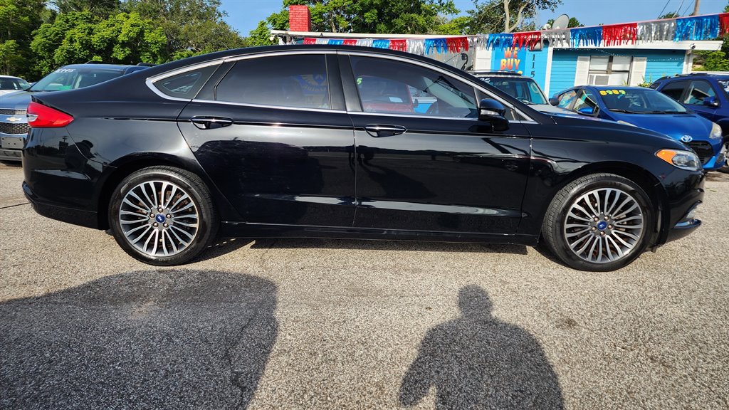 2017 Ford Fusion SE photo 2