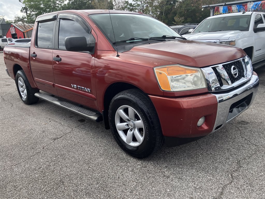 2013 Nissan Titan SV's photo