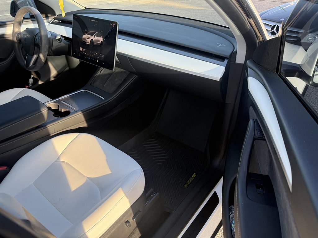 2023 Tesla Model Y Long Range - Photo 8