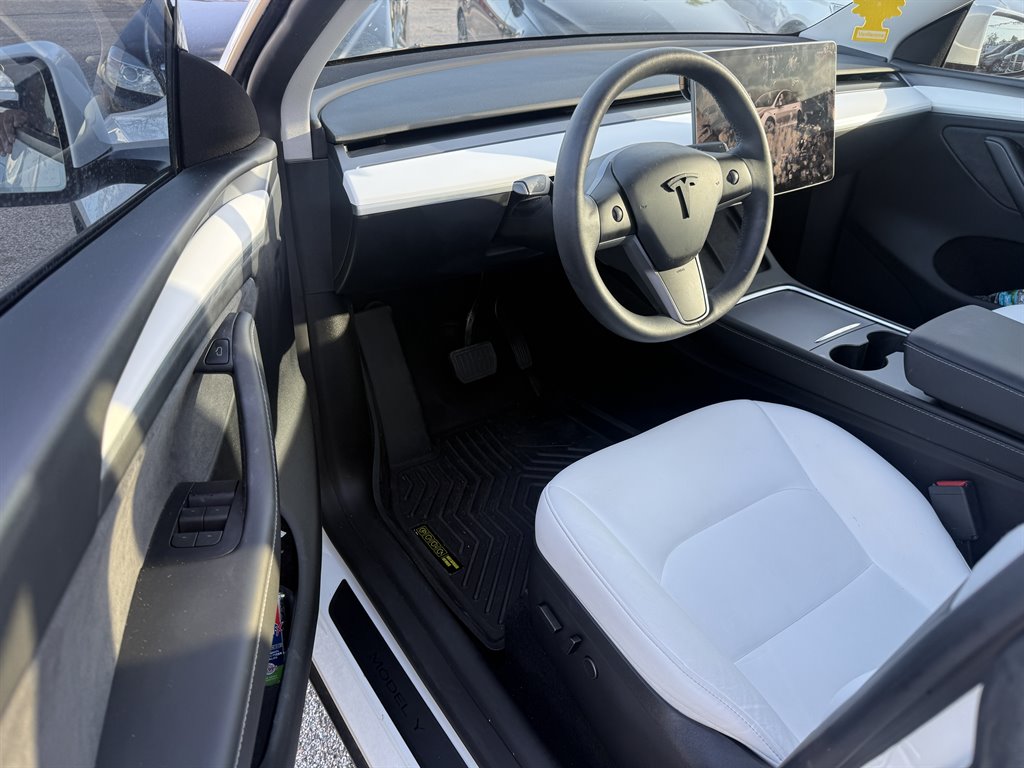 2023 Tesla Model Y Long Range - Photo 16