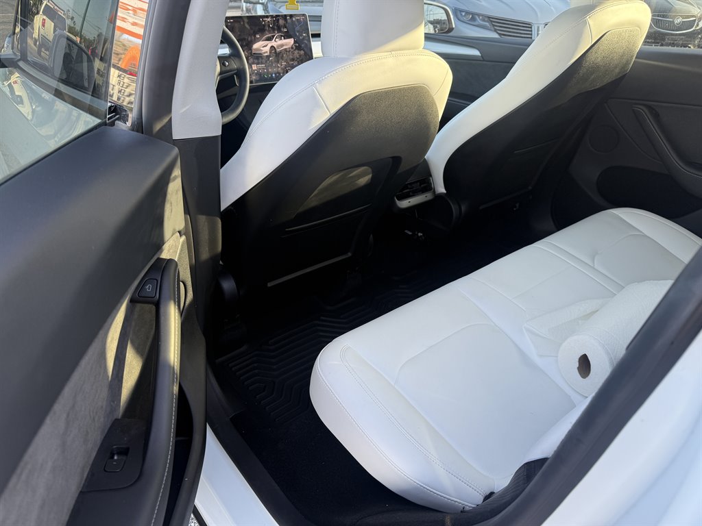 2023 Tesla Model Y Long Range - Photo 13