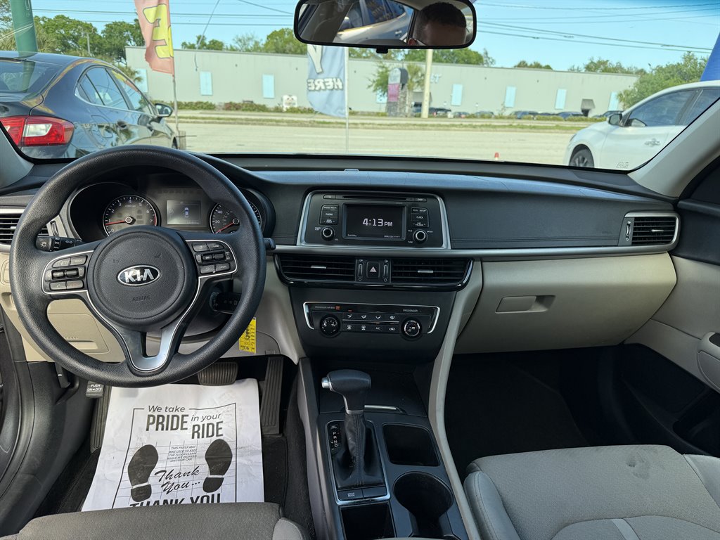2017 Kia Optima LX - Photo 14