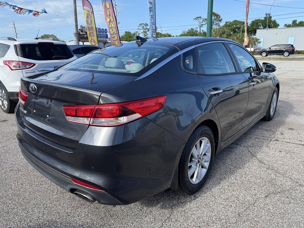 2017 Kia Optima LX - Photo 7