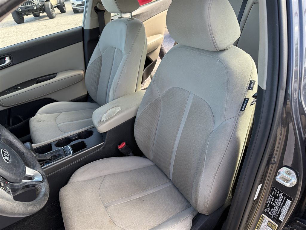 2017 Kia Optima LX - Photo 11