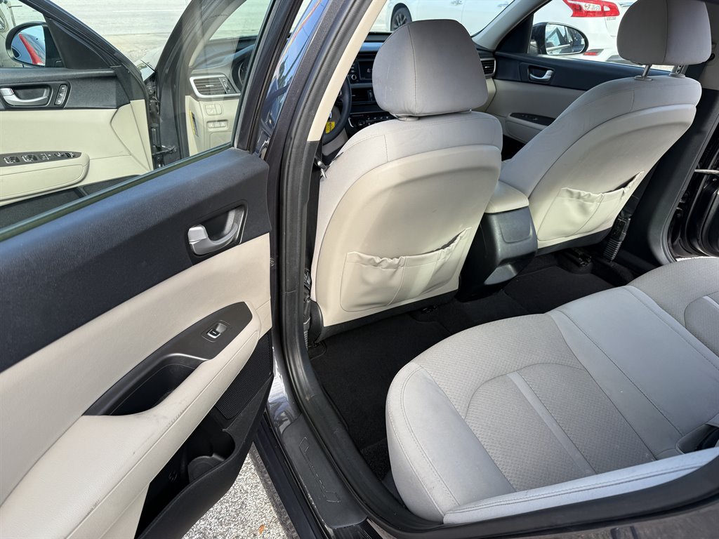 2017 Kia Optima LX - Photo 12