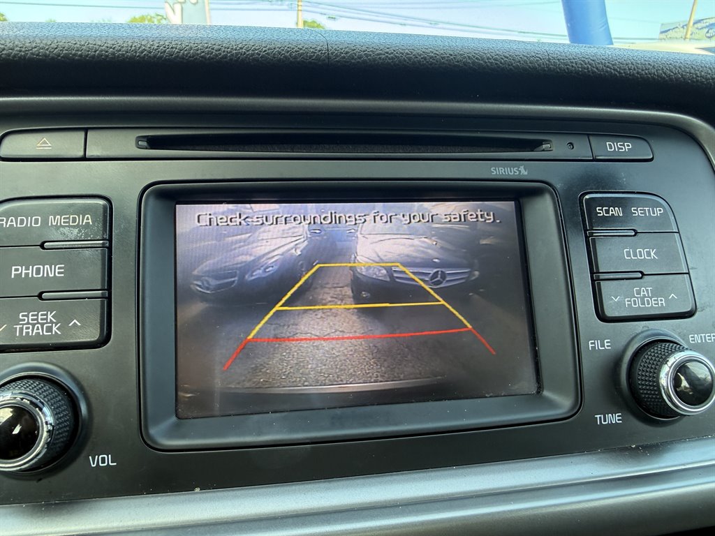 2017 Kia Optima LX - Photo 18