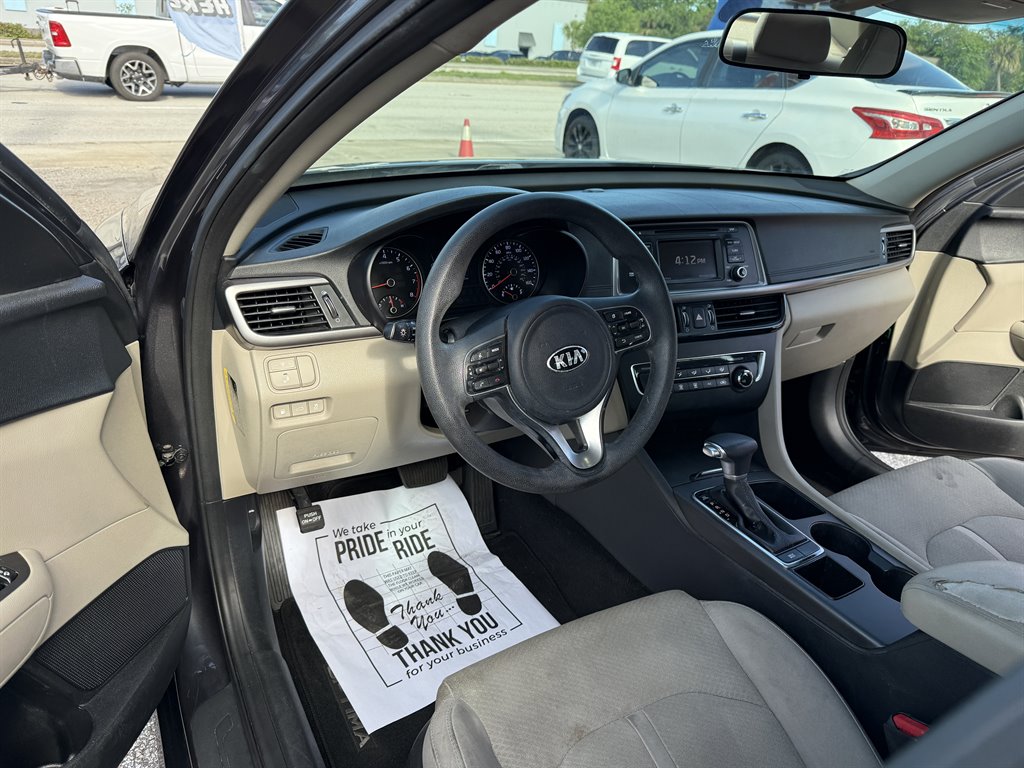 2017 Kia Optima LX - Photo 10