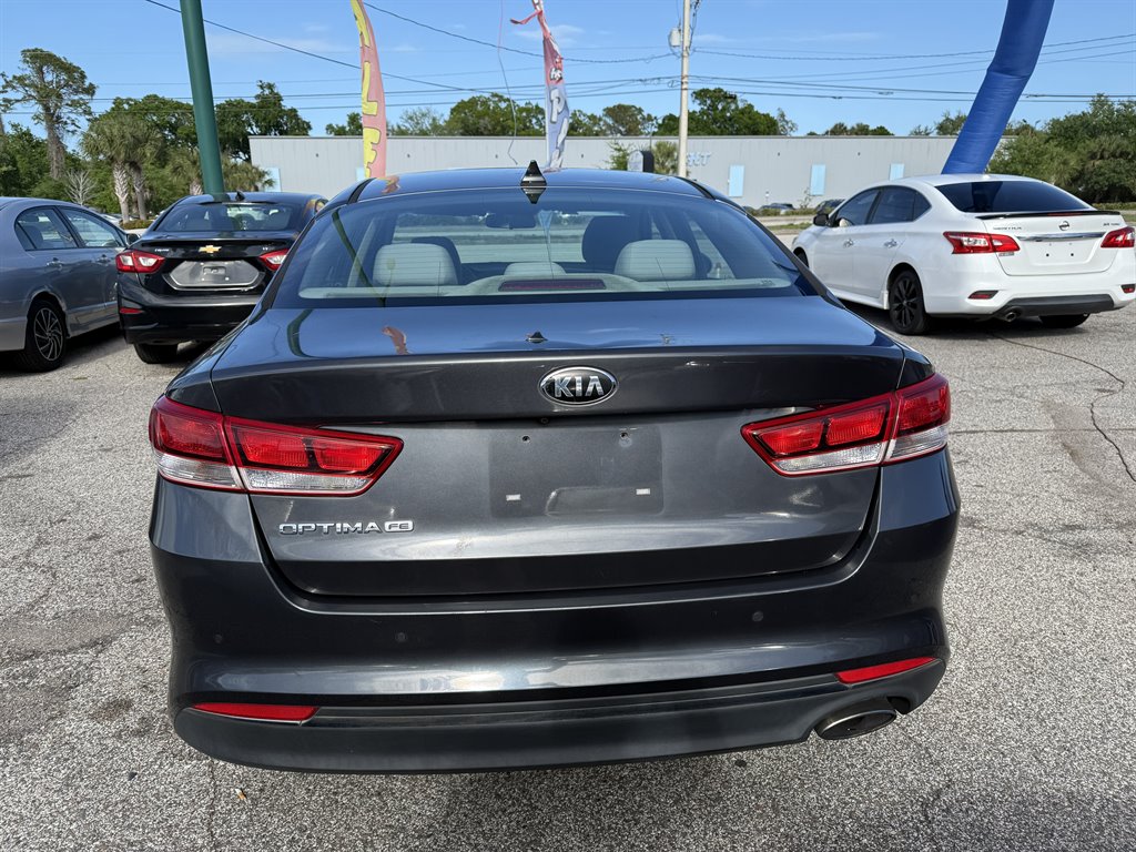 2017 Kia Optima LX - Photo 6